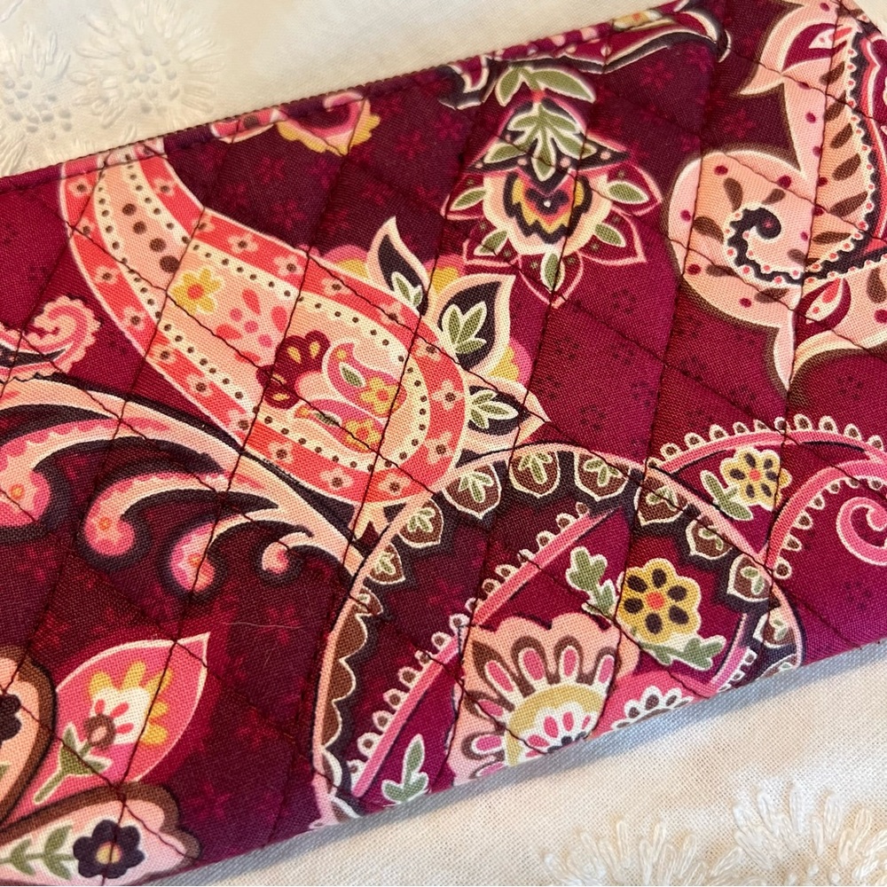 Vera Bradley Paisley Print Quilted Wallet Maroon Burgundy 8 x 5” Zip closure - Picture 2 of 9